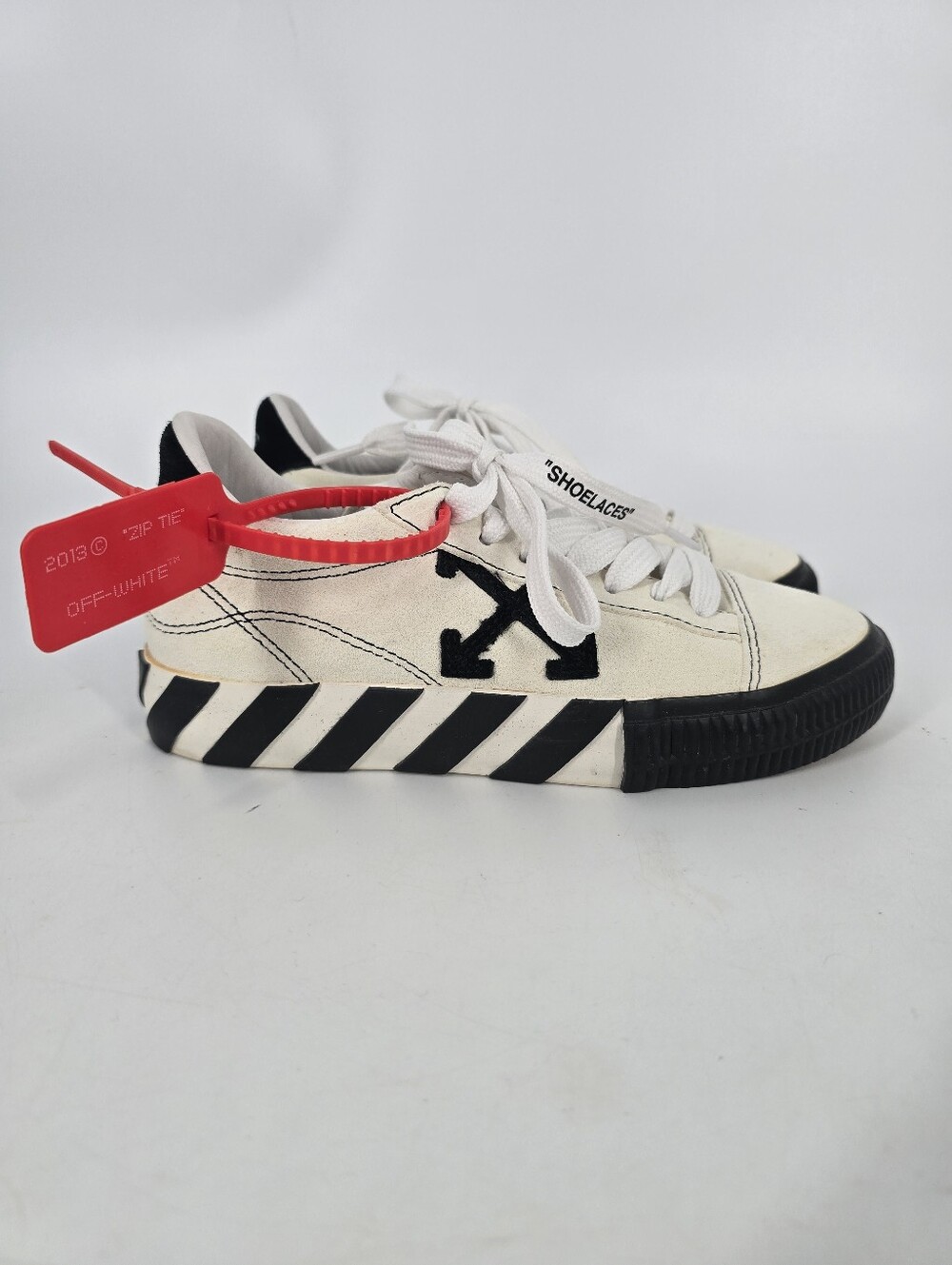 Off White New Arrow Low Vulcanized White Black Sneakers Size 35 US 5